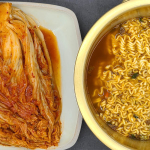 [km]라면앤 국내산 전라도 숙성김치(1kg)+진라면(봉지 매운맛 120g)