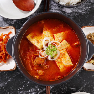 [km][혼밥식당] 돼지고기 김치찌개 500g (1~2인분)